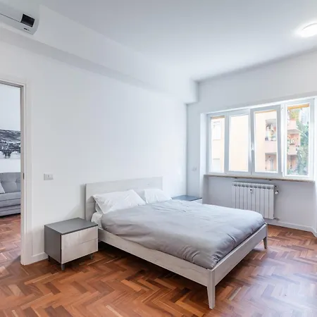 Skylife Modern 4-bedroom Trastevere Appartement